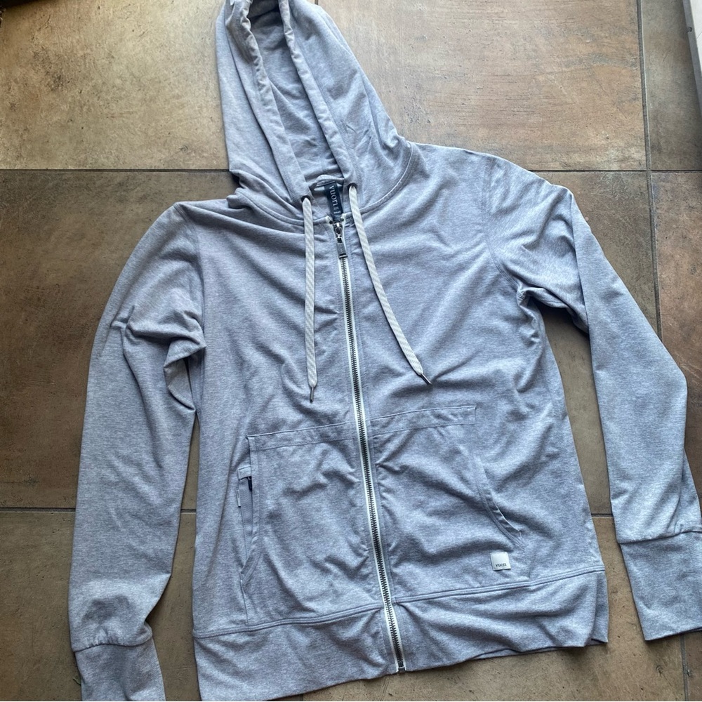Vuori Women’s Halo Performance Hoodie | Size Small